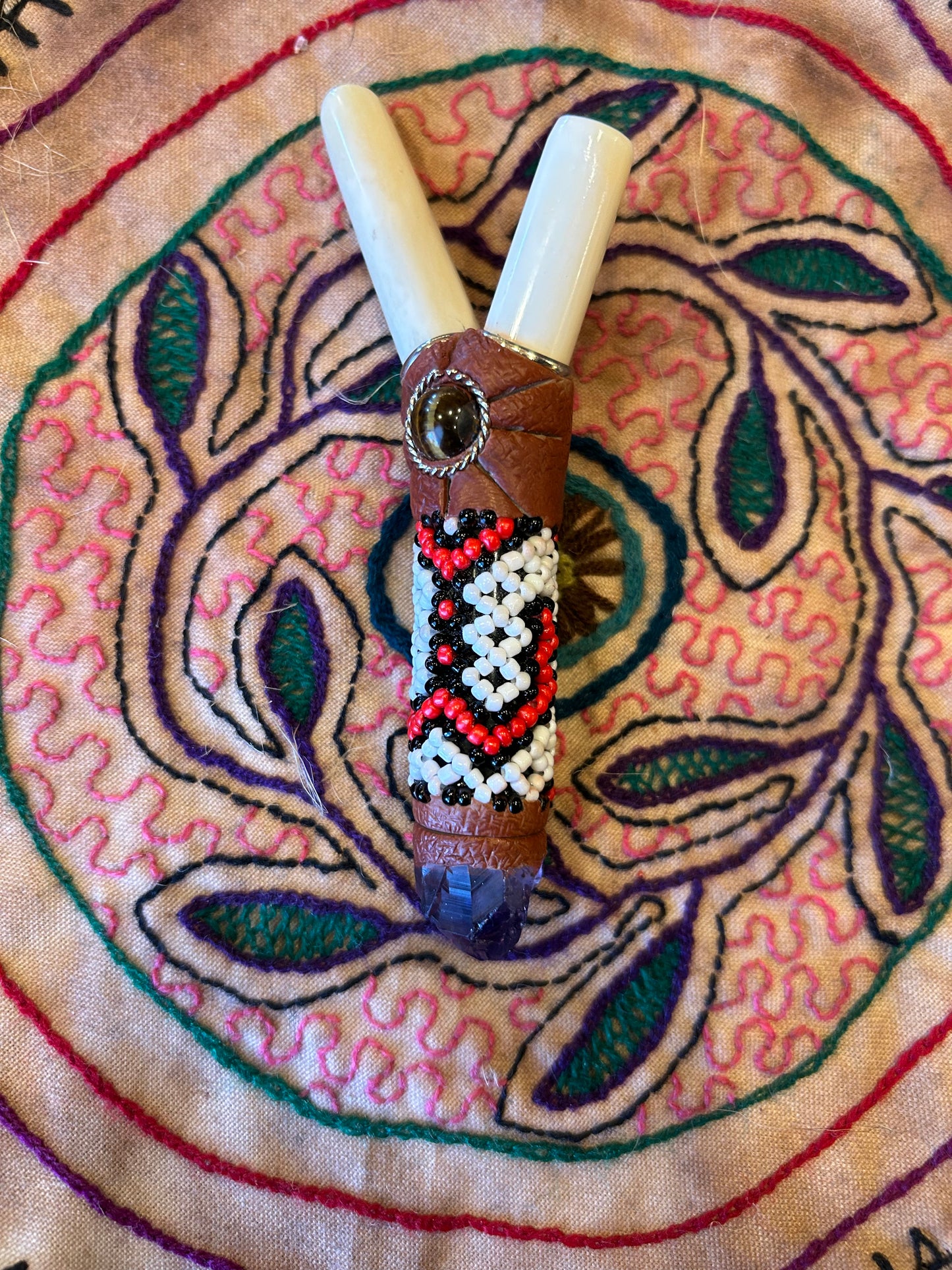 Bone & Bead Kuripe - Red & White with Amethyst